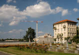 20090815_165908 La prima gru montata da piazzale Giulio Cesare.jpg